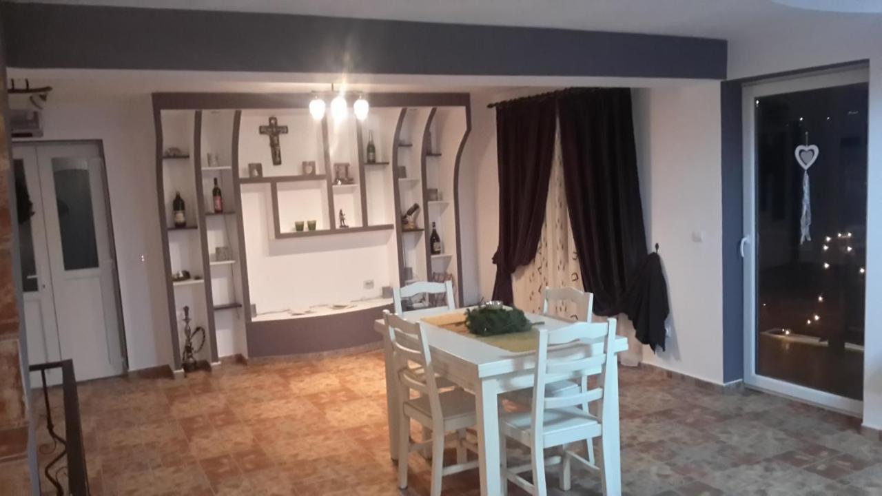 La Curtea Argeseana Appartement Valea Iasului Buitenkant foto